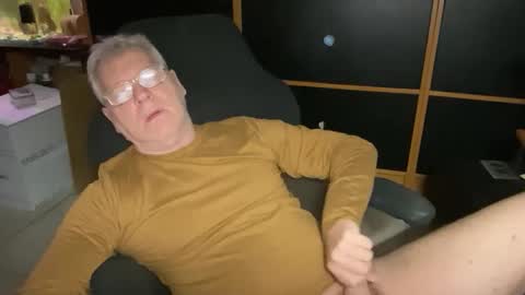 naughtydaddyla online show from December 22, 3:14 am