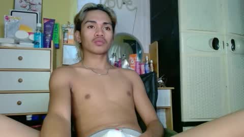 MakisigEvah online show from April 3, 8:27 pm