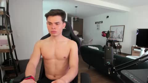 Alejoo twink online show from March 13, 8:15 pm