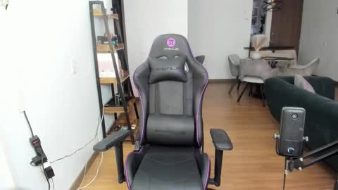 Alejoo twink online show from March 31, 10:22 pm