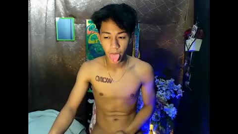 Snapshot of naugthyboyloy chatting on September 17, 2:45 am Loy online show from September 17, 2:45 am