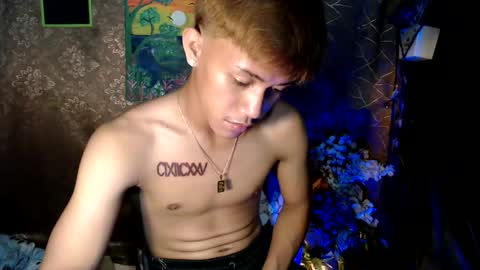Snapshot of naugthyboyloy chatting on September 19, 3:23 pm Loy online show from September 19, 3:23 pm