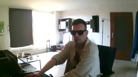 Sebastian online show from April 17, 7:11 am