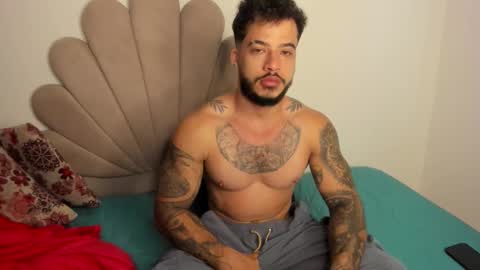 Snapshot of neeii chatting on October 21, 11:02 am Nei turn green online show from October 21, 11:02 am