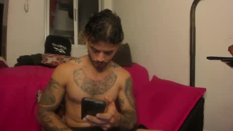 Snapshot of neeii chatting on January 5, 8:22 am Nei turn green online show from January 5, 8:22 am