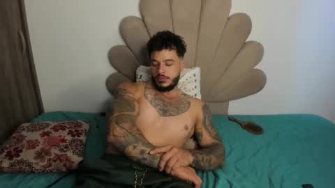 Snapshot of neeii chatting on October 27, 8:33 pm Nei turn green online show from October 27, 8:33 pm