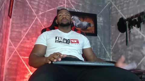 negritomeloso_k18 online show from October 24, 1:24 pm