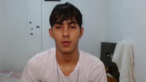 Snapshot of neithanzyn chatting on December 17, 7:37 pm Neithanzyn online show from December 17, 7:37 pm