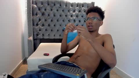 Snapshot of nero_reyd chatting on September 25, 7:57 pm Nero online show from September 25, 7:57 pm