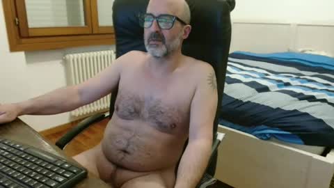 simi online show from April 29, 6:14 pm