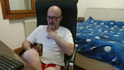 simi online show from April 21, 5:52 pm