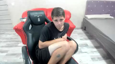 Snapshot of newboy69_ chatting on October 1, 12:25 am newboy69_ online show from October 1, 12:25 am