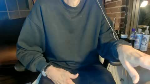 Snapshot of nfgwholoves2cum chatting on October 27, 12:46 am NFG Nice Friendly Guy Dick online show from October 27, 12:46 am