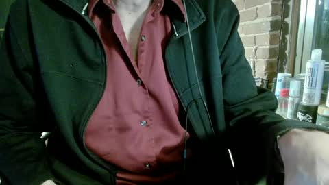 Snapshot of nfgwholoves2cum chatting on February 14, 10:59 pm NFG Nice Friendly Guy Dick online show from February 14, 10:59 pm