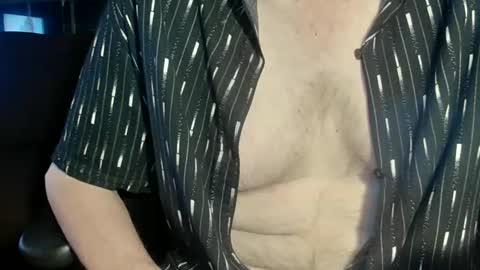 Snapshot of nfgwholoves2cum chatting on January 1, 2:41 am NFG Nice Friendly Guy Dick online show from January 1, 2:41 am