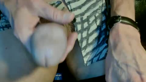 Snapshot of nfgwholoves2cum chatting on December 28, 10:02 pm NFG Nice Friendly Guy Dick online show from December 28, 10:02 pm