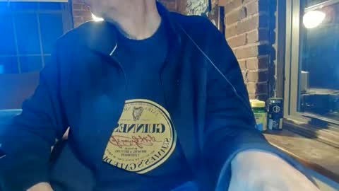 Snapshot of nfgwholoves2cum chatting on December 6, 9:57 pm NFG Nice Friendly Guy Dick online show from December 6, 9:57 pm