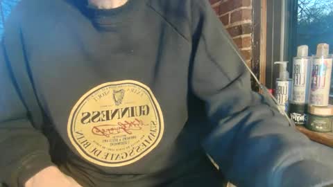 Snapshot of nfgwholoves2cum chatting on February 5, 10:33 pm NFG Nice Friendly Guy Dick online show from February 5, 10:33 pm