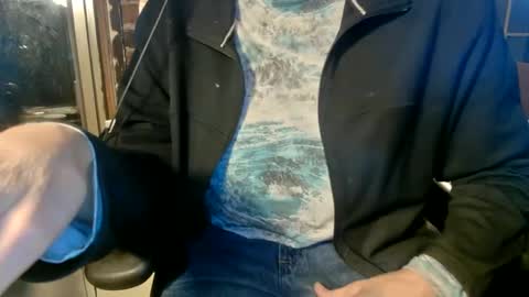 Snapshot of nfgwholoves2cum chatting on December 19, 12:45 am NFG Nice Friendly Guy Dick online show from December 19, 12:45 am