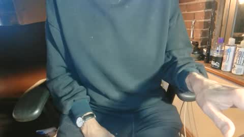 Snapshot of nfgwholoves2cum chatting on October 25, 11:28 pm NFG Nice Friendly Guy Dick online show from October 25, 11:28 pm