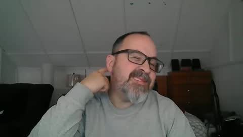 Snapshot of niceguy7208 chatting on December 9, 2:45 am niceguy7208 online show from December 9, 2:45 am