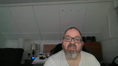 Snapshot of niceguy7208 chatting on February 15, 2:26 am niceguy7208 online show from February 15, 2:26 am
