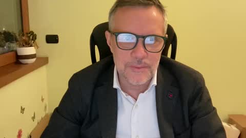 Snapshot of niceshy_71 chatting on December 18, 6:25 pm Andrew online show from December 18, 6:25 pm