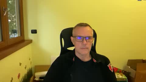 Snapshot of niceshy_71 chatting on October 1, 4:44 pm Andrew online show from October 1, 4:44 pm