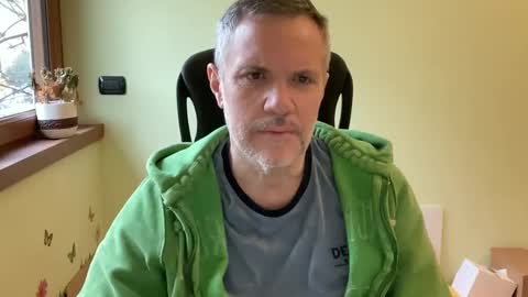Snapshot of niceshy_71 chatting on December 19, 7:29 am Andrew online show from December 19, 7:29 am