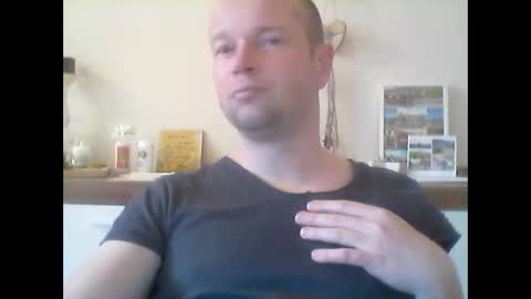 nick1990b online show from March 31, 4:53 pm