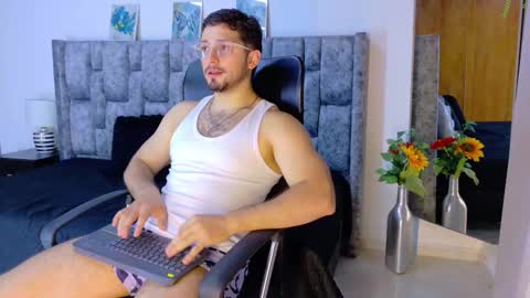 nick_moss_ online show from February 9, 3:16 pm