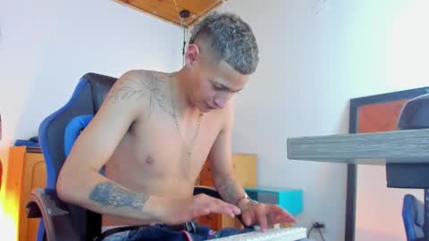 nick_nizzer online show from November 7, 2:20 pm