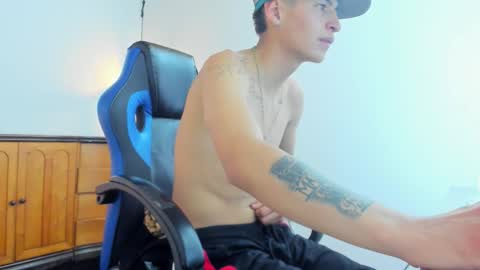 nick_nizzer online show from October 26, 3:47 pm