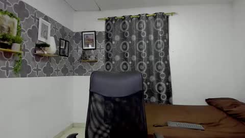 nick_nova online show from November 28, 12:18 pm