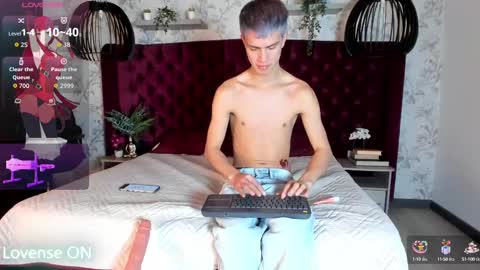 Snapshot of nick_torn chatting on October 5, 12:53 pm Nick online show from October 5, 12:53 pm