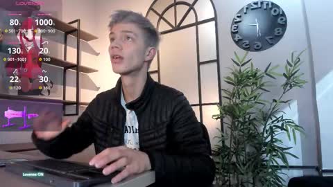 Snapshot of nick_torn chatting on October 13, 12:22 pm Nick online show from October 13, 12:22 pm