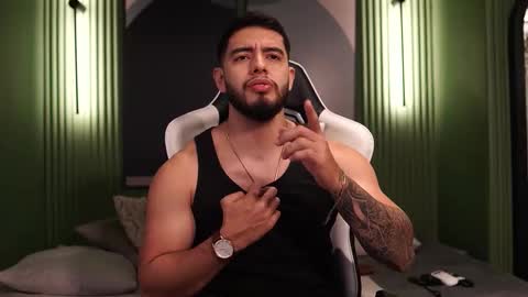 Snapshot of nick_vans chatting on October 14, 12:45 pm Jhohan online show from October 14, 12:45 pm