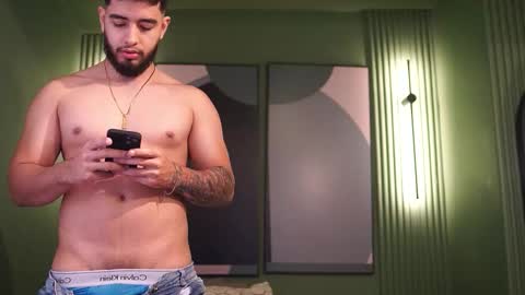 Snapshot of nick_vans chatting on October 28, 1:46 pm Jhohan online show from October 28, 1:46 pm