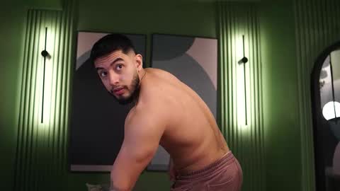 Snapshot of nick_vans chatting on October 17, 1:04 pm Jhohan online show from October 17, 1:04 pm