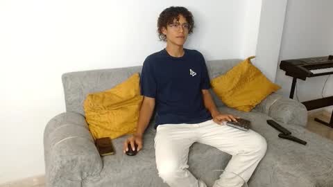 Nickolas Muoz online show from September 18, 2:08 pm
