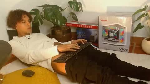Nickolas Muoz online show from December 27, 9:11 pm