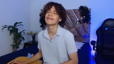 Nickolas Muoz online show from December 30, 5:34 pm