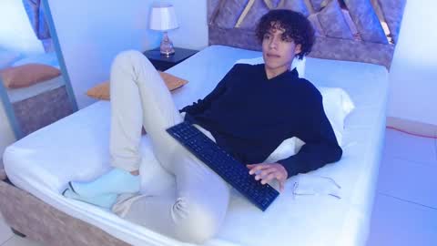 Nickolas Muoz online show from January 9, 11:36 am