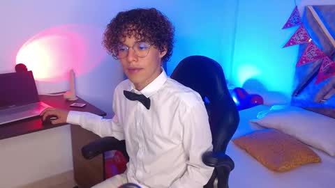 Nickolas Muoz online show from February 18, 2:59 pm