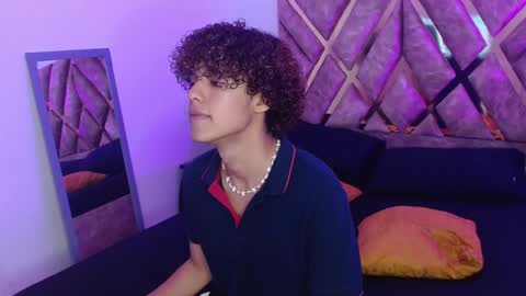 Nickolas Muoz online show from February 3, 1:51 pm
