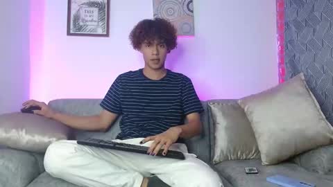 Nickolas Muoz online show from February 14, 8:05 pm