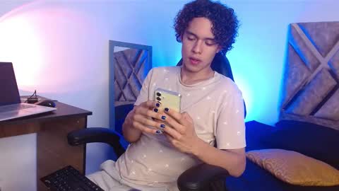 Nickolas Muoz online show from February 26, 3:52 pm