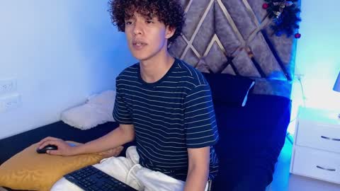 Nickolas Muoz online show from December 25, 4:12 am