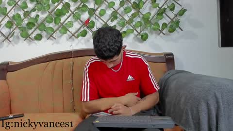 nicky online show from January 3, 8:01 pm