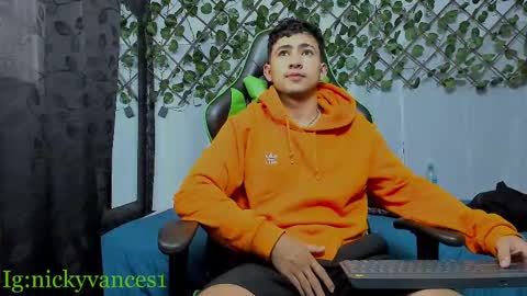 Snapshot of nicky_vance chatting on September 28, 9:02 pm nicky online show from September 28, 9:02 pm